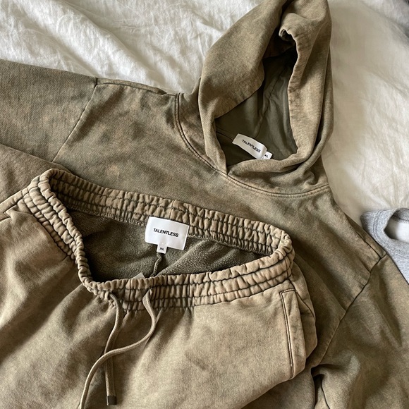 Talentless Set - Picture 3 of 8